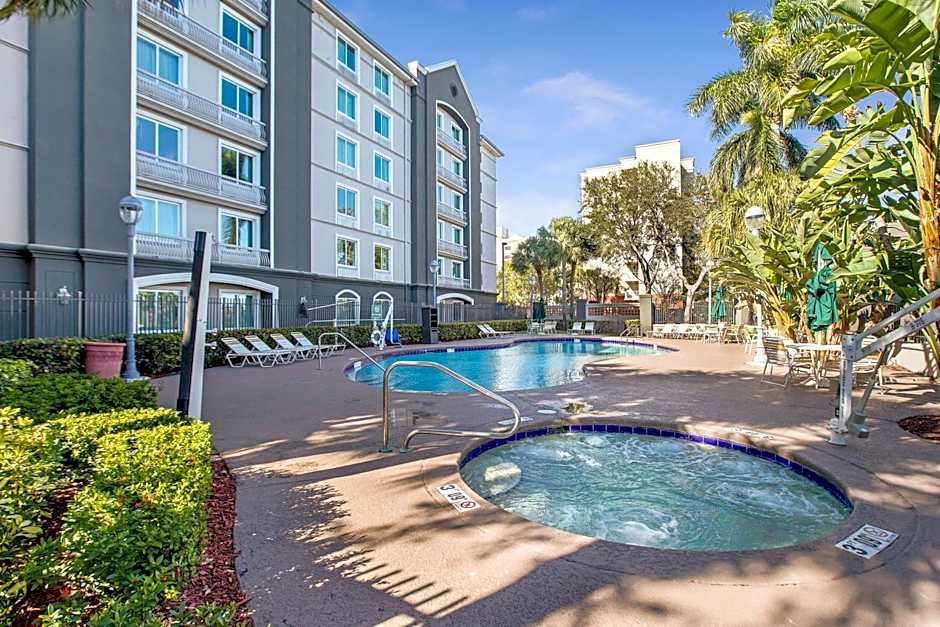La Quinta Inn & Suites by Wyndham Fort Lauderdale Airport