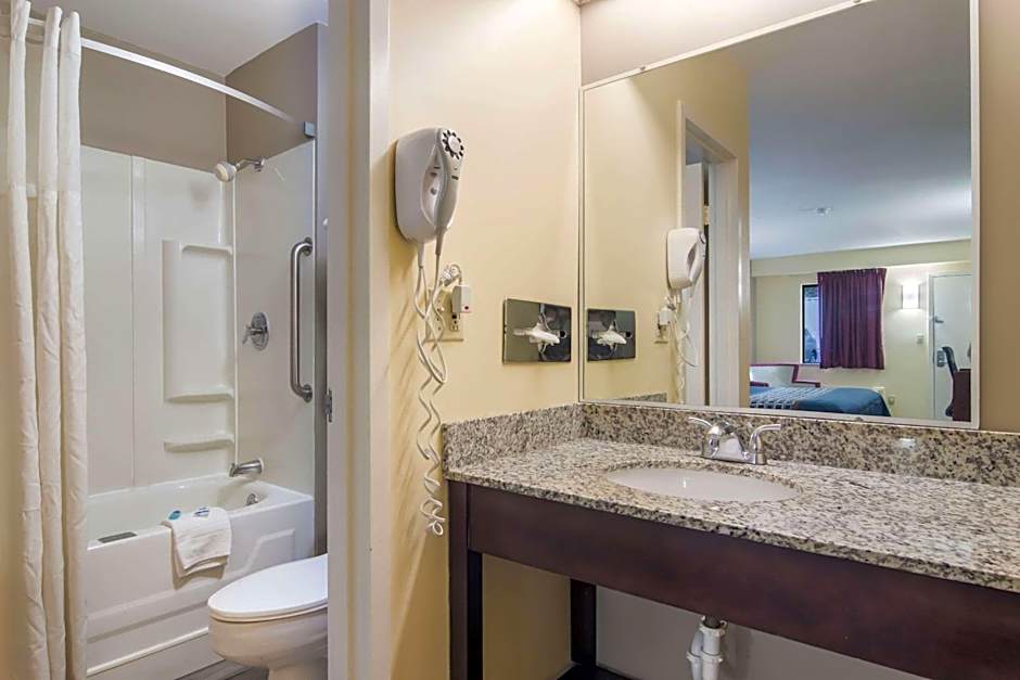 Rodeway Inn & Suites Monroeville-Pittsburgh