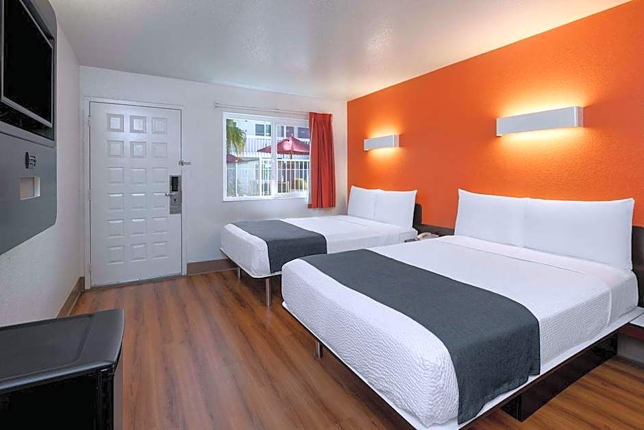 Studio 6 Suites Carpinteria, CA Santa Barbara South
