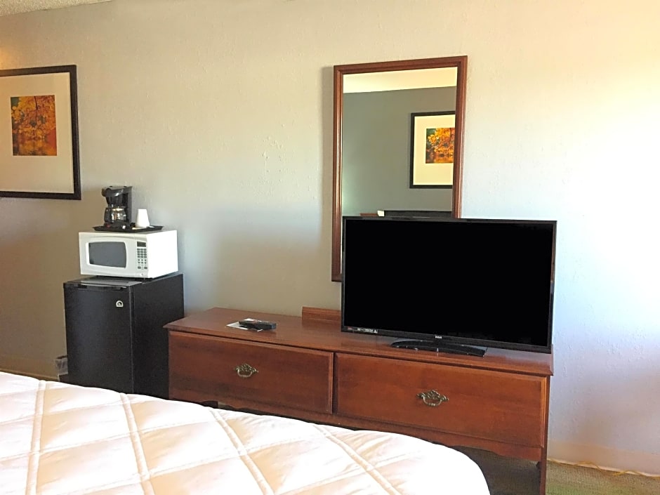 Country Garden & Suites-Benton