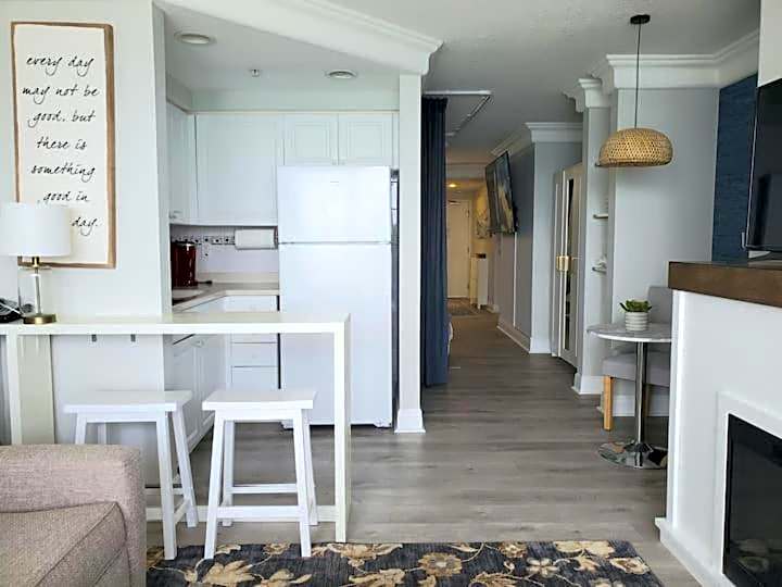 Beautiful one bedroom oceanfront condo