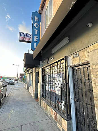 Unity Hotel - No Parking & Rooms Are Upstairs
