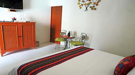 King Suite with Pool View