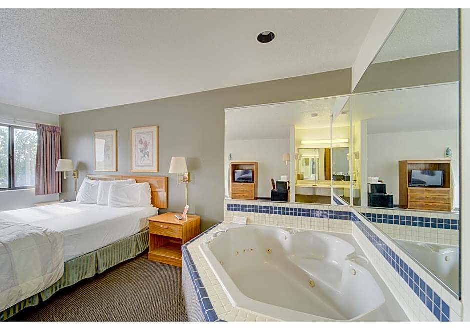 Capital O Amerihost Inn and Suites Fulton Hwy 54 MO