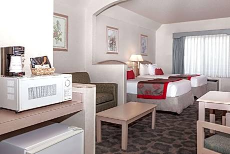 Deluxe with 2 Double Beds - Smoking