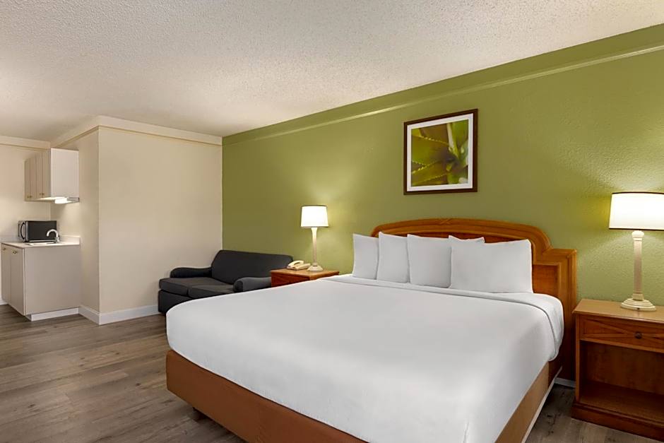 Baymont by Wyndham Daytona Beach/Intl Speedway