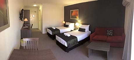executive twin room with two single bed