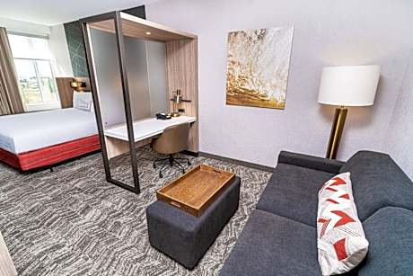 King Suite with Sofa Bed and Adapted Tub - Mobility Accessible