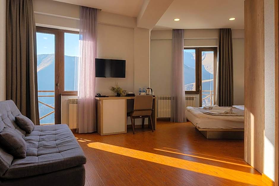 Ereto Hotel by SnowTime