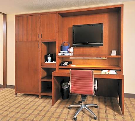 Room, 1 King Bed (Mobility Accessible, Tub)