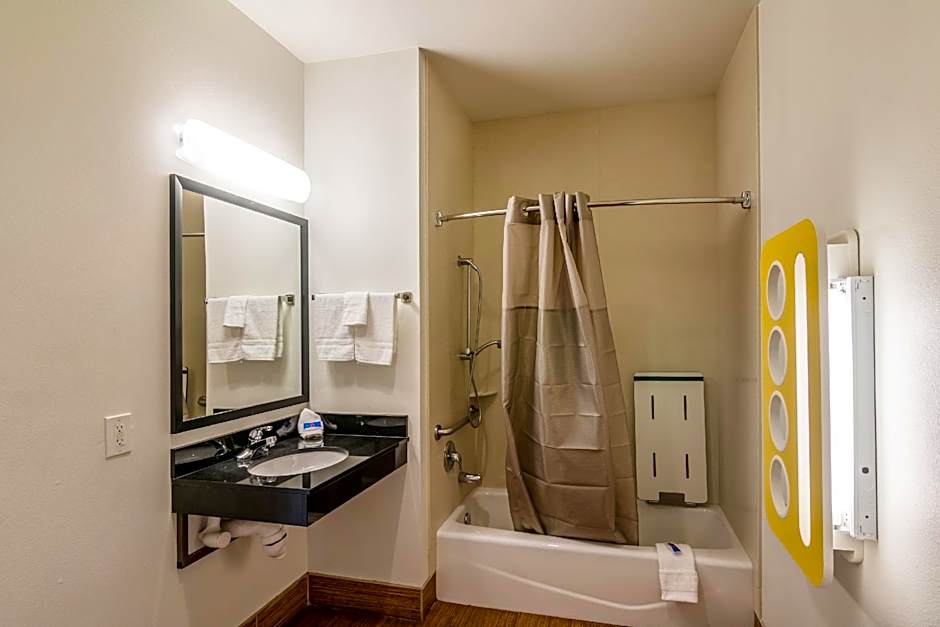 Motel 6 Bell Gardens