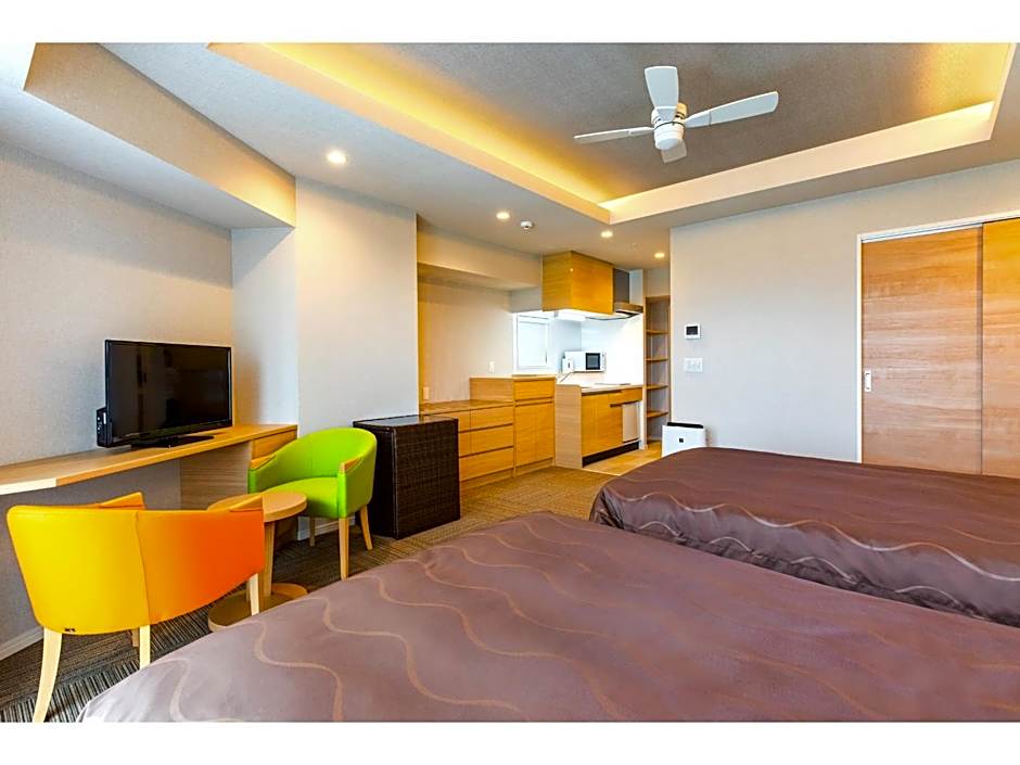 Yenns Marina Inn Mercy