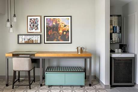 Executive Standard King Room - Mobility Accessible with Roll-in Shower