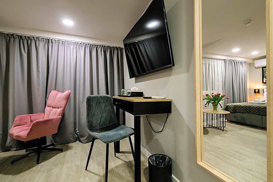 Kamienica no 111a Warsaw Airport