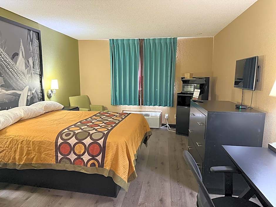 Super 8 by Wyndham Mendota I-39