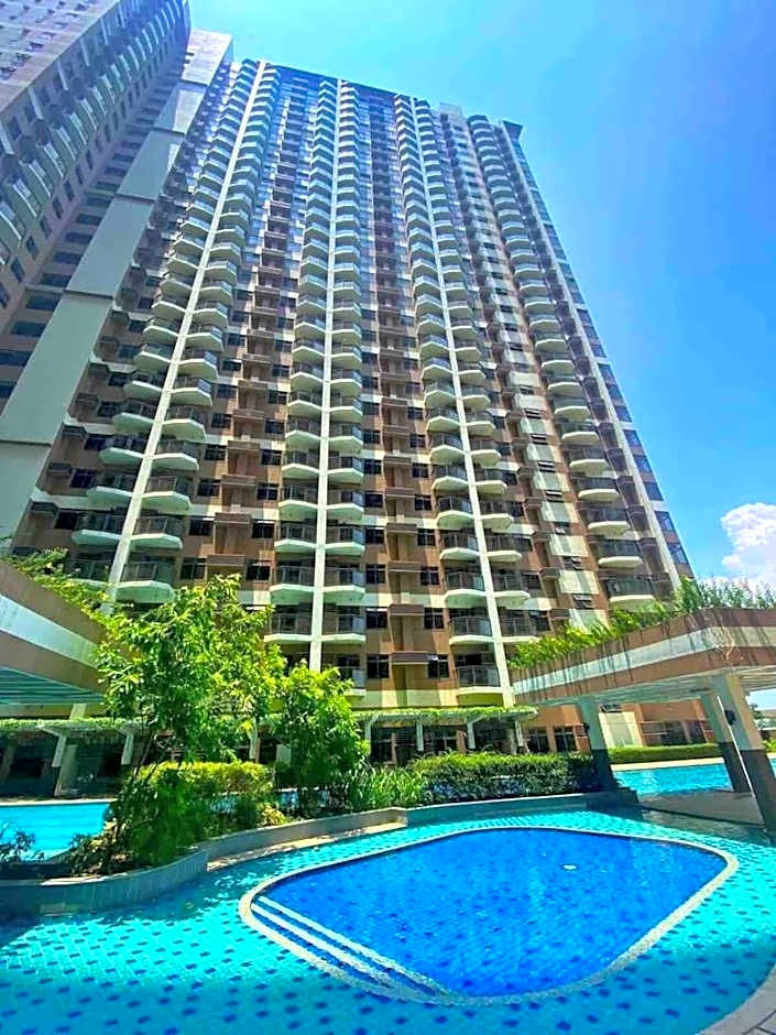 Bayfront Suite in Pasay, Manila Near NAIA Terminal, PICC, Star City, MOA and US Embassy - Pet-Friendly, Free Pool, Wi-Fi & Netflix