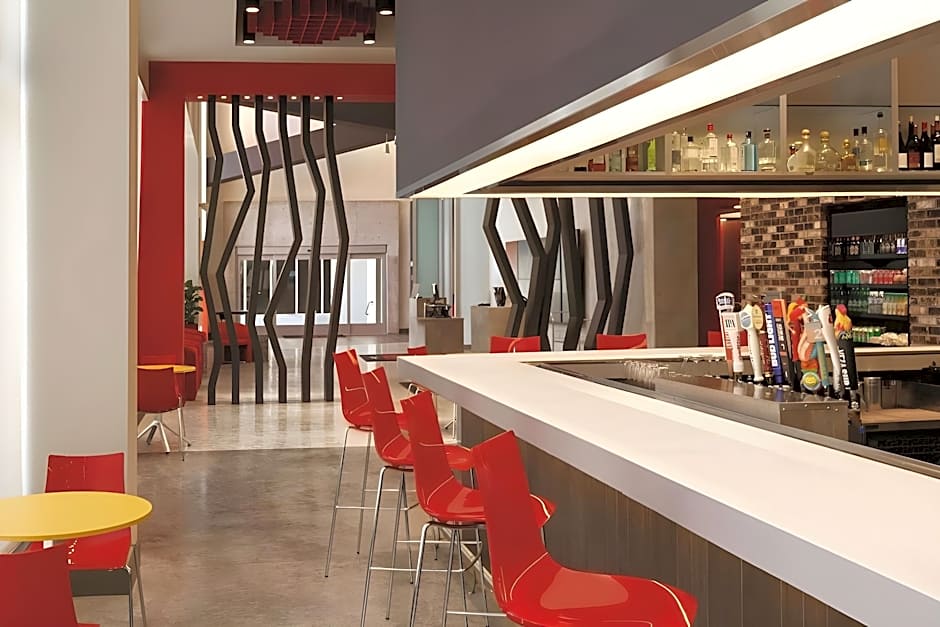 Radisson RED Miami Airport