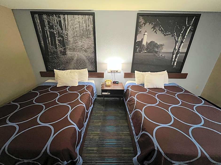Super 8 by Wyndham Escanaba