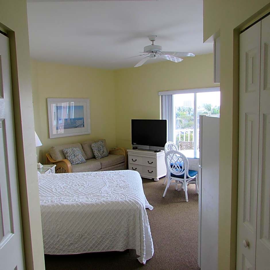 Photo 1 of 6 of Deluxe Studio 1 Queen Bed