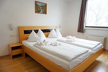 Quintuple Room