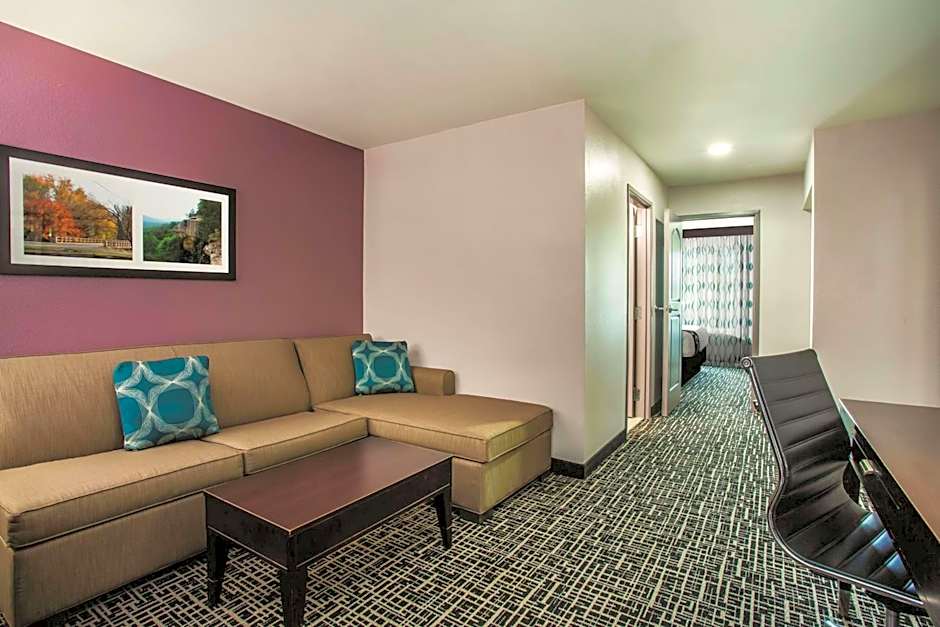 La Quinta Inn & Suites by Wyndham Russellville