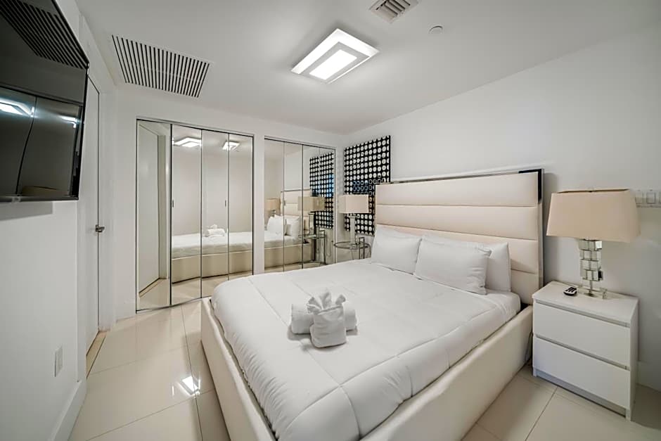 Amazing Ocean View! 2BR Condo Icon Brickell