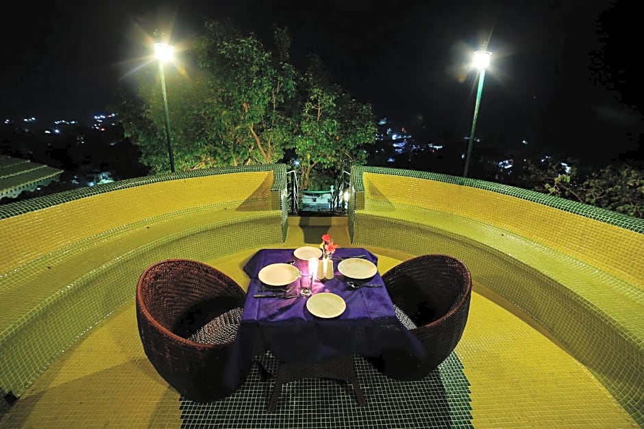 The Colonial Manek Manor by SAH