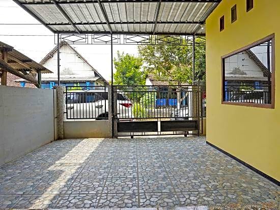 OYO Life 91869 Insan Mulia Kost Syariah