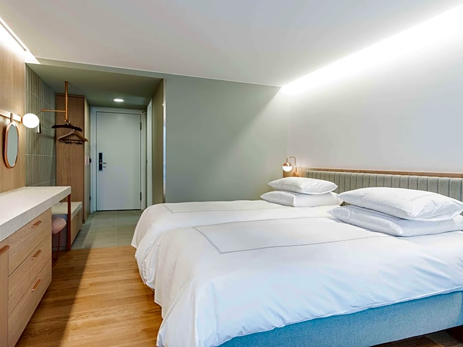 Zdjęcie 1 z 3 — Premier 2 Twin Beds, Balcony