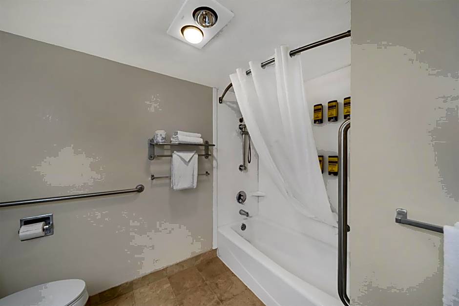 Best Western Plus Northwoods Inn