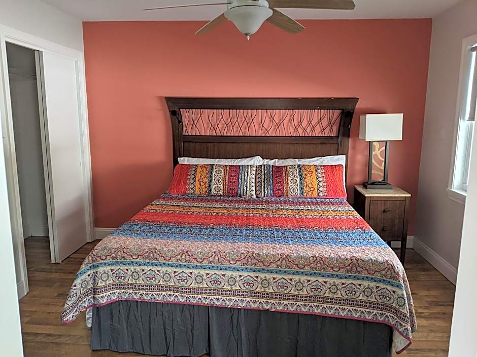 Riverboat Inn & Suites