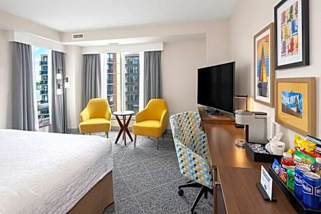 King Room with King Bed - Non-Smoking