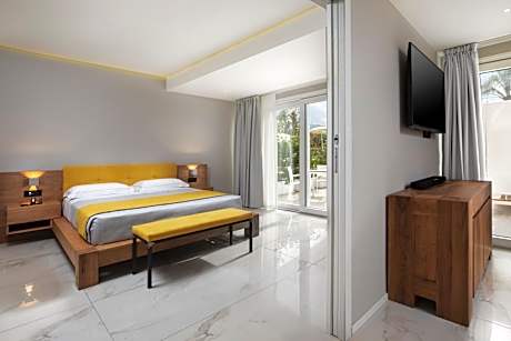 Suite with Pool View