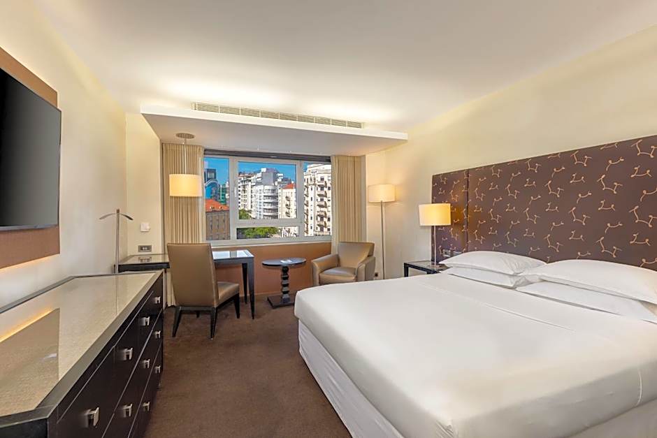 Photo 1 of 11 of Deluxe 1 Queen Bed Guestroom