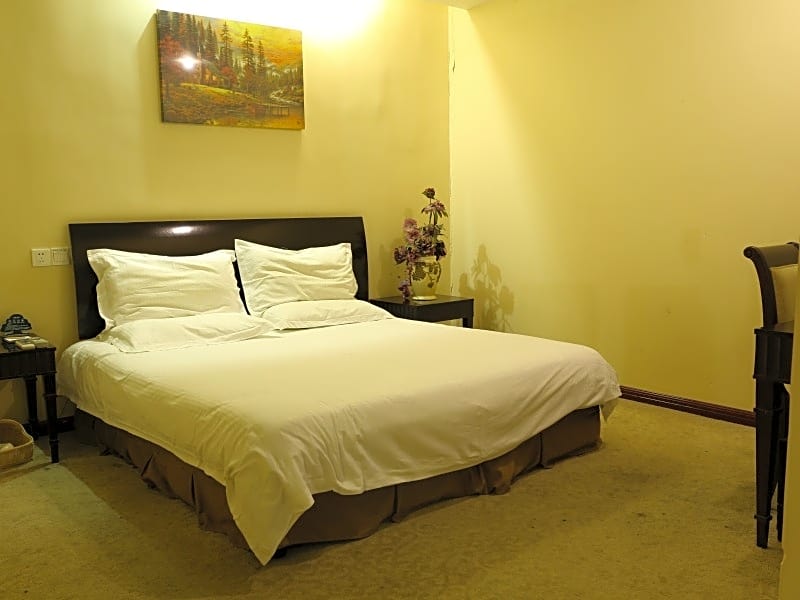 Green Tree Inn Taicang Baolong Square Hotel