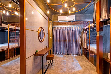 Bunk Bed in Mixed Dormitory Room