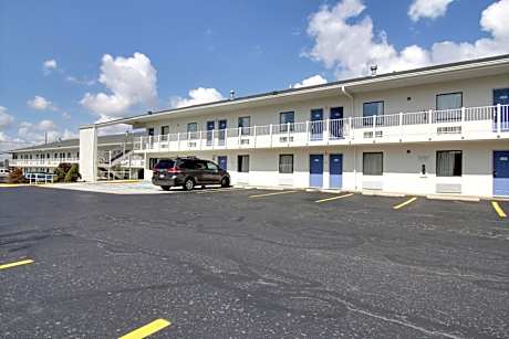 Motel 6-Middleburg Heights, OH - Cleveland