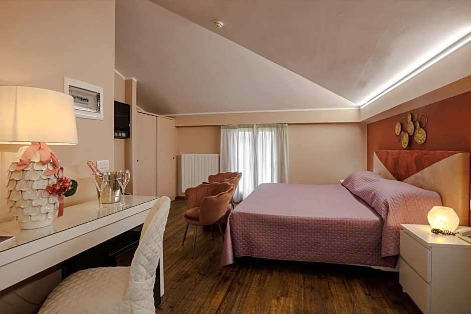 Photo 1 of 4 of 1 King Bed, Jetted Tub