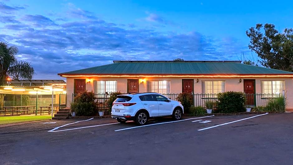 Golden Peak Motel PeakHill