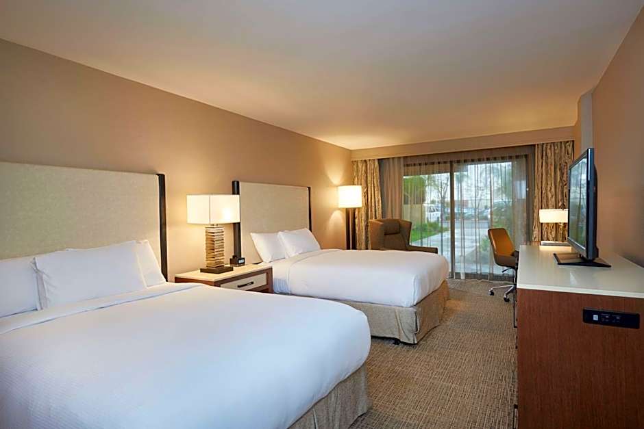 DoubleTree By Hilton Fresno Convention Center