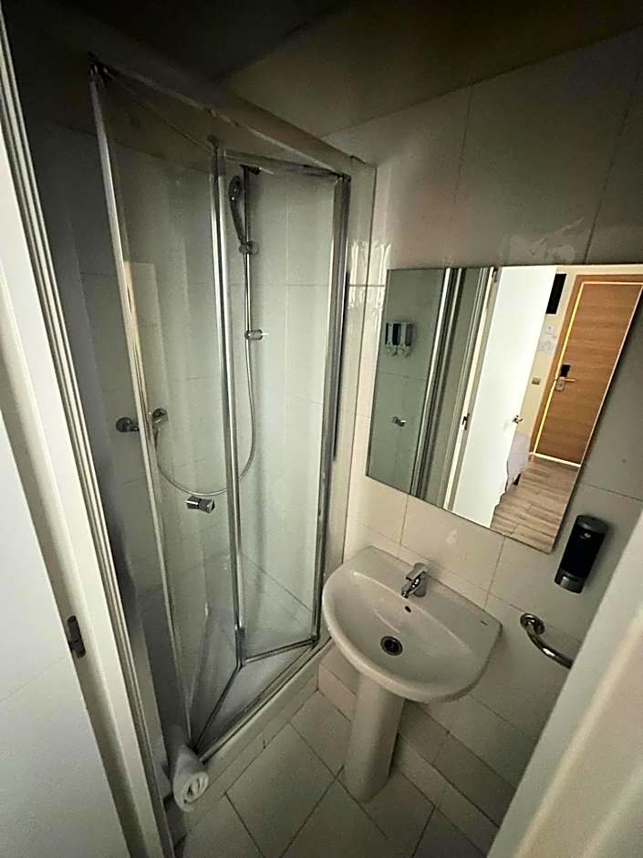 Hostal Balmes Centro