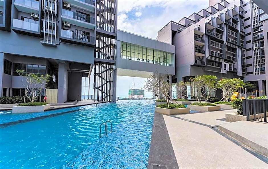 Imperio Residences Private Bathtub or Jacuzzi by Nestcove