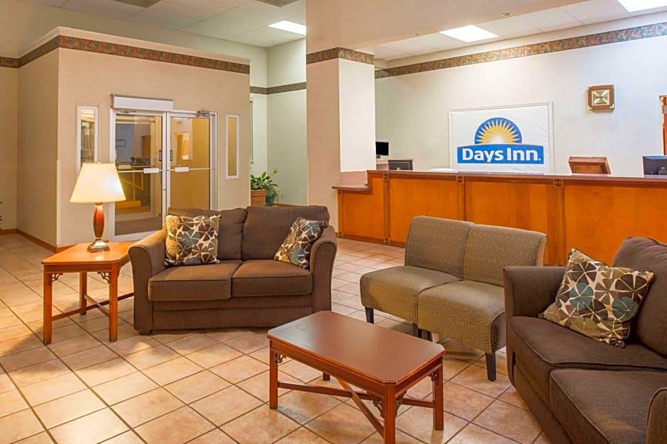 Days Inn by Wyndham St. Louis North