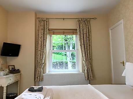 Family Suite 2 (2 adults + 1 child)