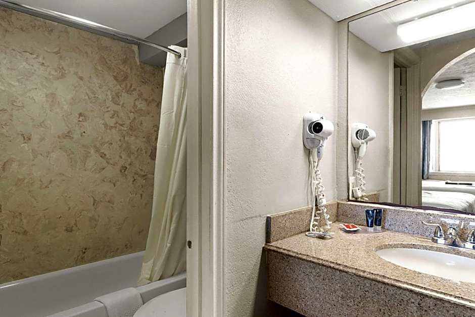 Econo Lodge Galveston Seawall