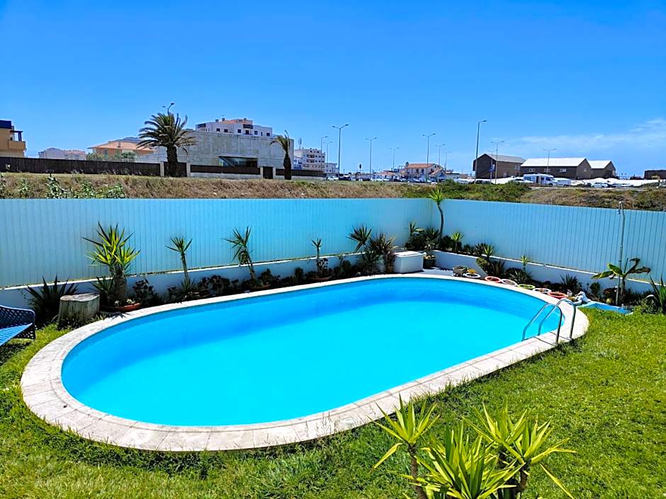 Vagueira Guest House & Beach Hostel