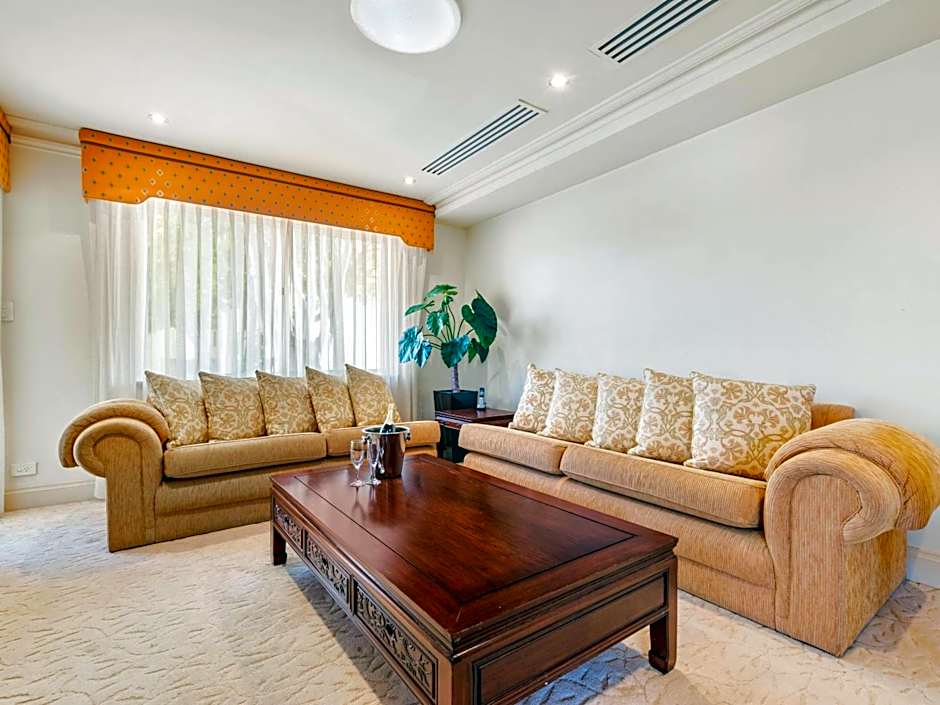 The Peninsula Riverside Serviced Apartments