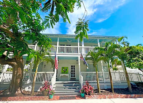 The Porch on Frances Inn - Adults Exclusive