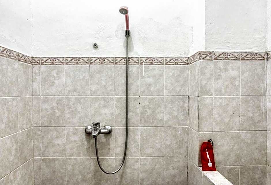 RedDoorz Syariah @ Raya Tajem Maguwo