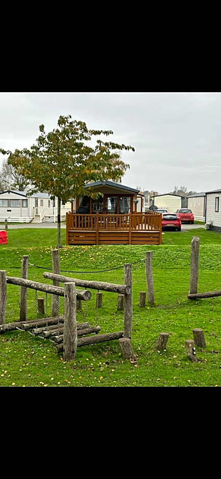 The Luxury break Sleeps 6 at Kingfisher Court South facing